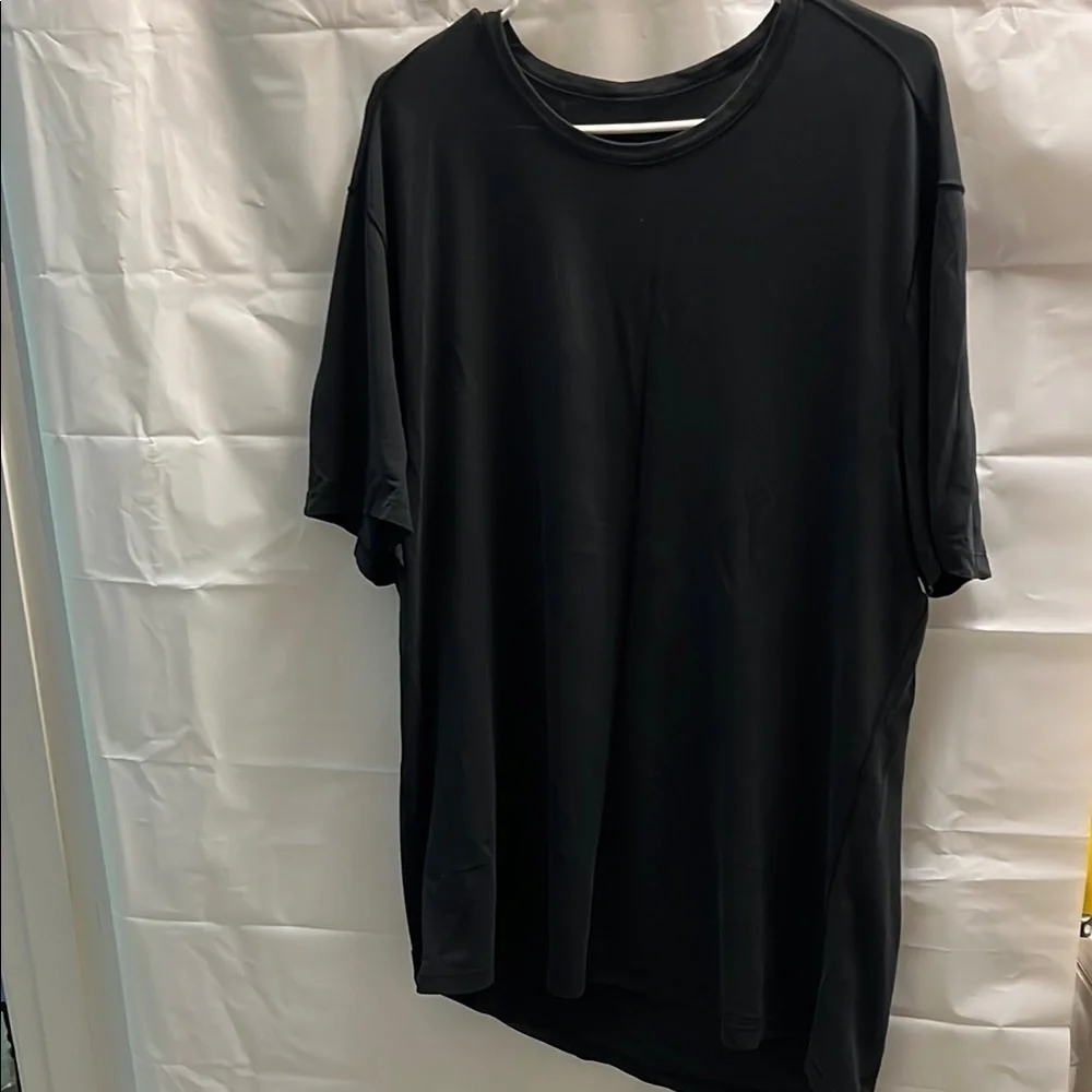 Lululemon Athletica Women’s Black Shirt 👚 👕 Size L